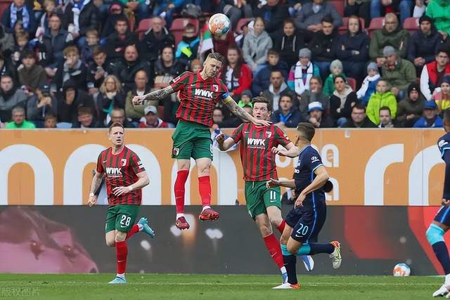 英超-萨拉赫造4球迪亚斯双响 利物浦6-3热刺